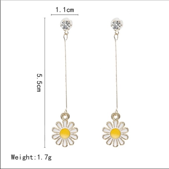 🌼 Flower Dangle Earrings - Picture 4 of 4